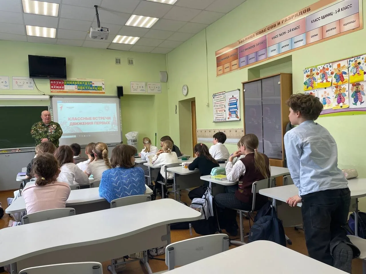 Сегодня в гостях у 5-Э класса в преддверии Дня защитника Отечества и в рамках проекта «Классные встр