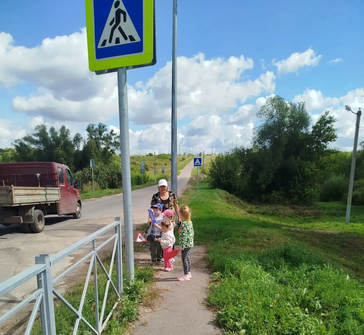14 августа,в Международный день ПДД, воспитанники разновозрастной группы совершили позн...