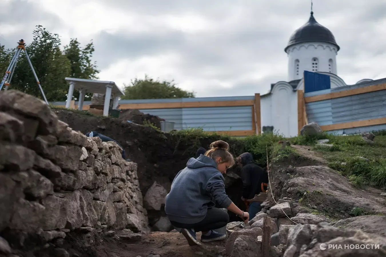 Российские археологи нашли уникальный по богатству средневековый клад.