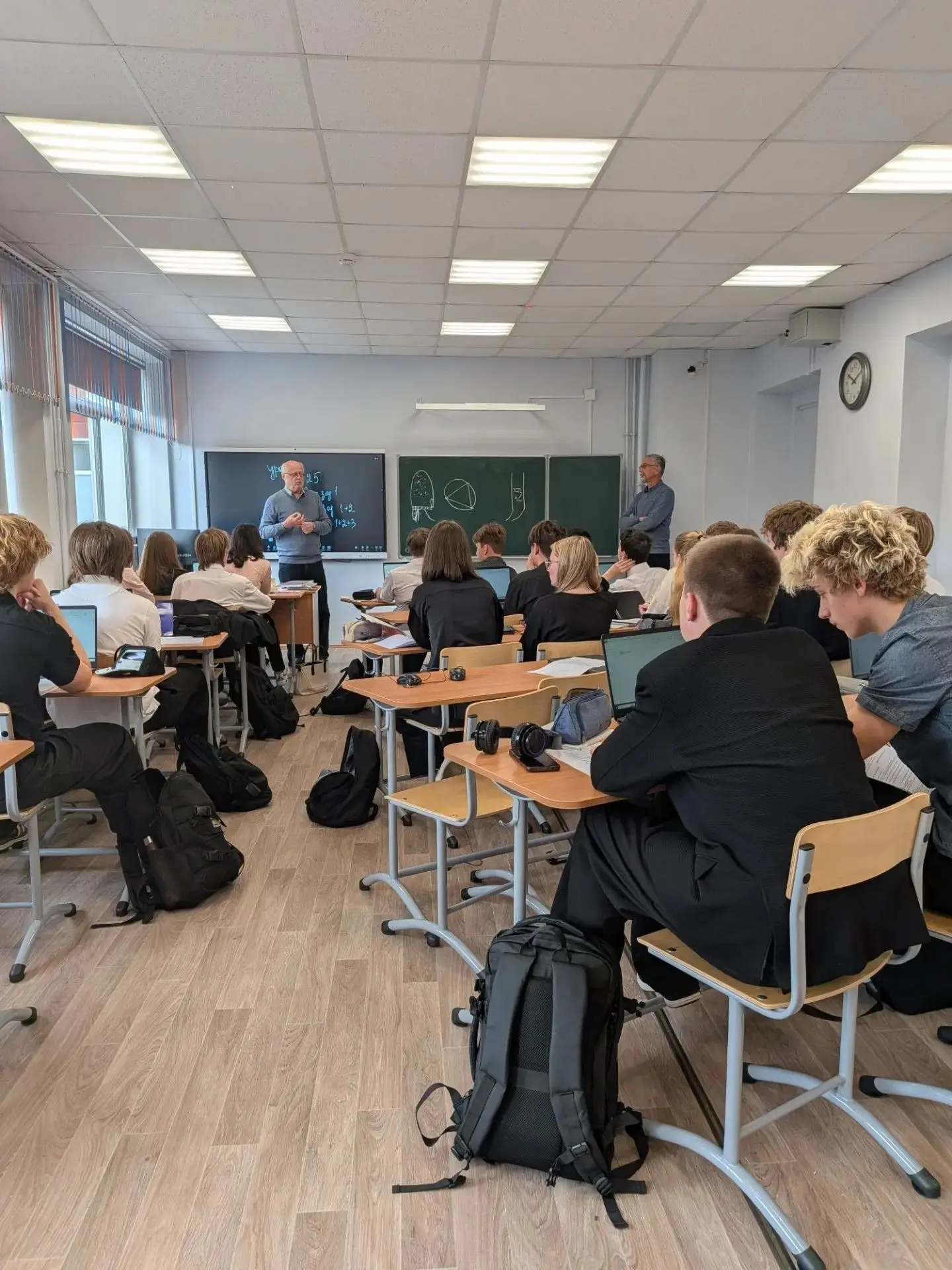 🎓 Первая встреча десятиклассников инженерного профиля с преподавателями ГУАП