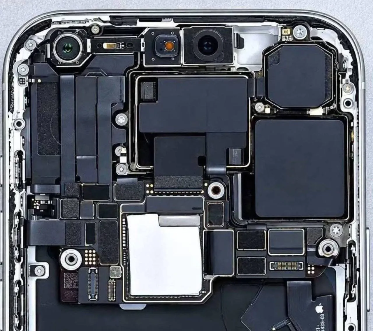 ⚡️Face ID в iPhone 18 Pro перенесли