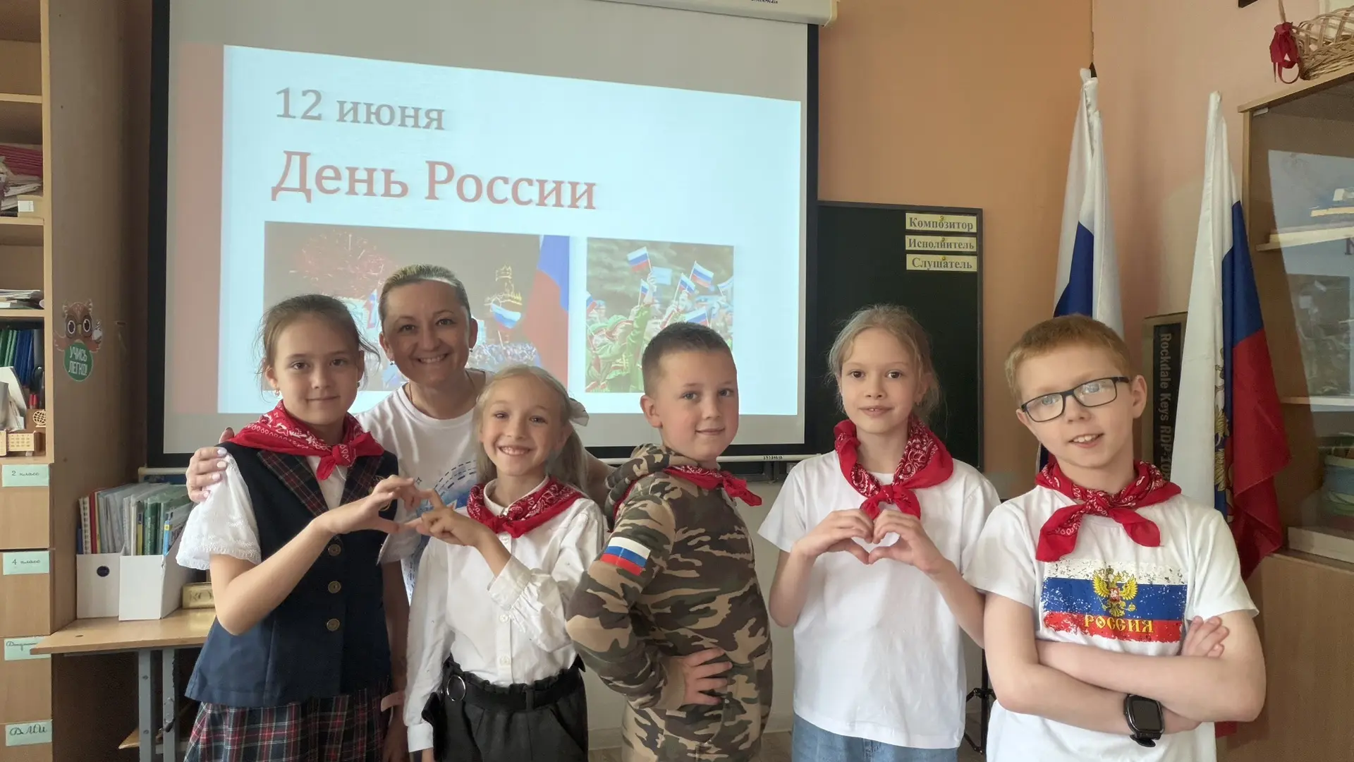 🎉 В лагере «Здрайверы» прошла праздничная линейка, посвящённая Дню России! 🇷🇺

Этот день получилс