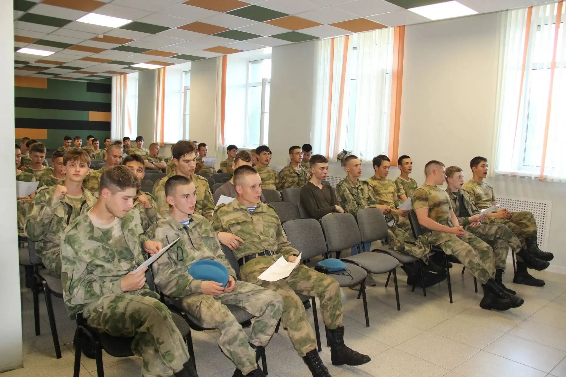 Во второй день военно‑патриотических сборов «Гвардеец» участники проверили себя в спортивном ориенти