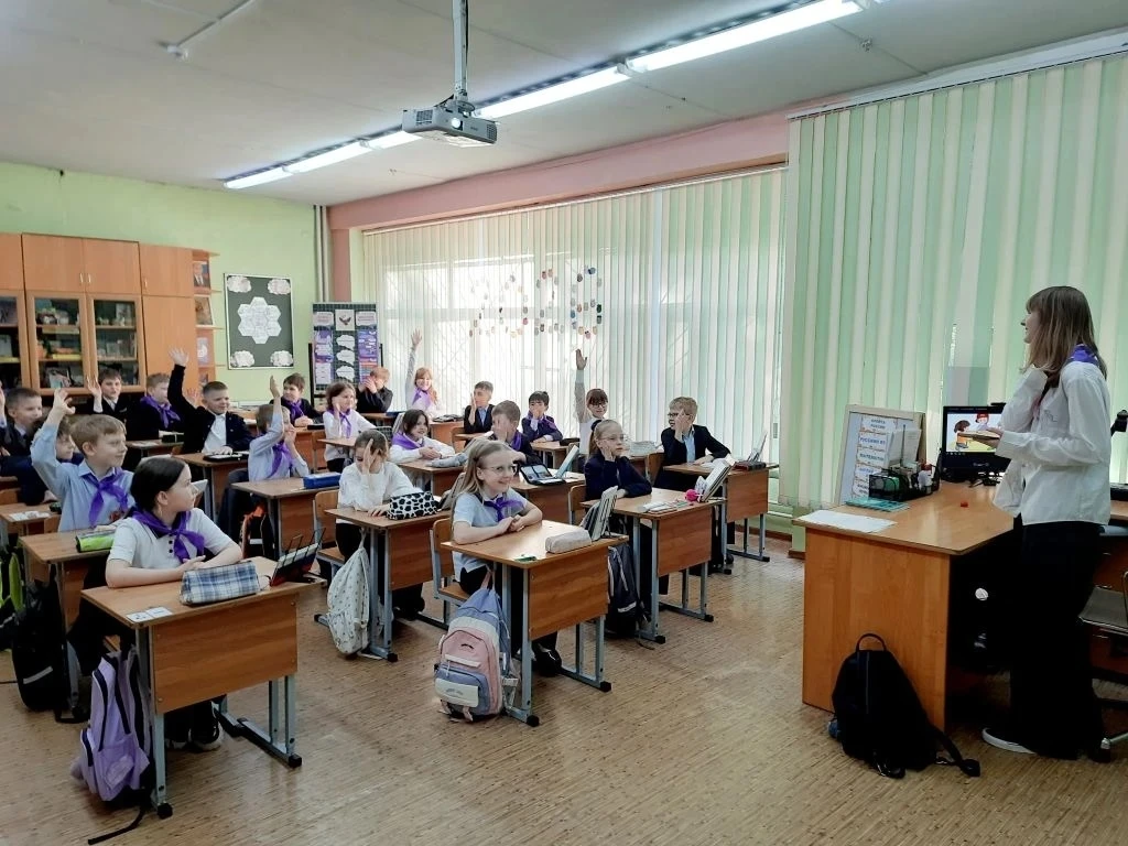 ОРЛЯТА РОССИИ 🦅🇷🇺  Финальный аккорд: лидерство и память — два трека, одна гордость! 🎓🕊  Сегодня в на
