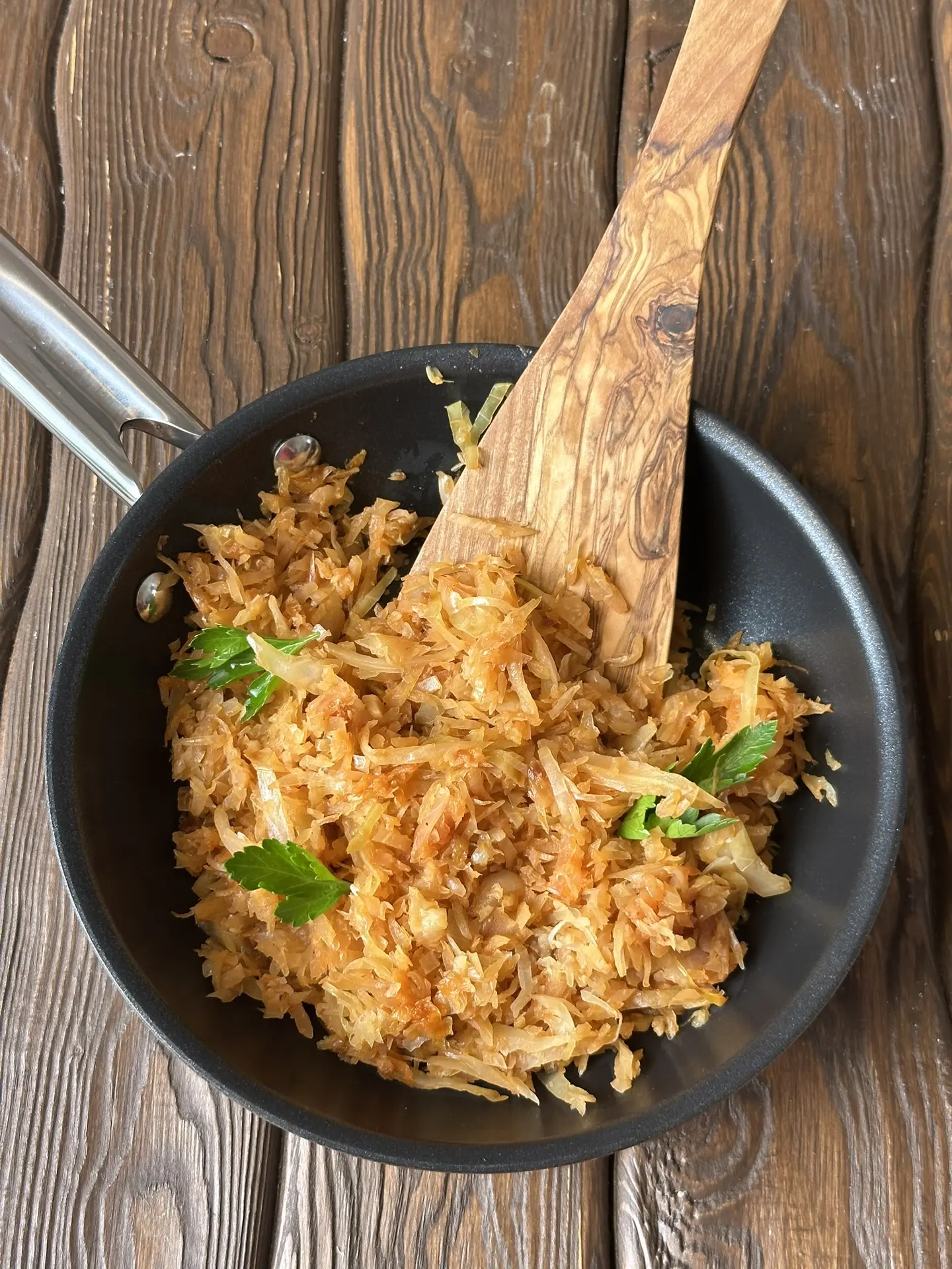 Тушёная капуста, которую едят прямо со сковороды  Есть блюда, которые я готовлю не по рецептам, а по