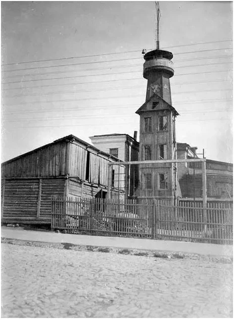 Пожарная каланча на углу улицы Спартаковская и Красный проспект. Фото 1928 год.        ...