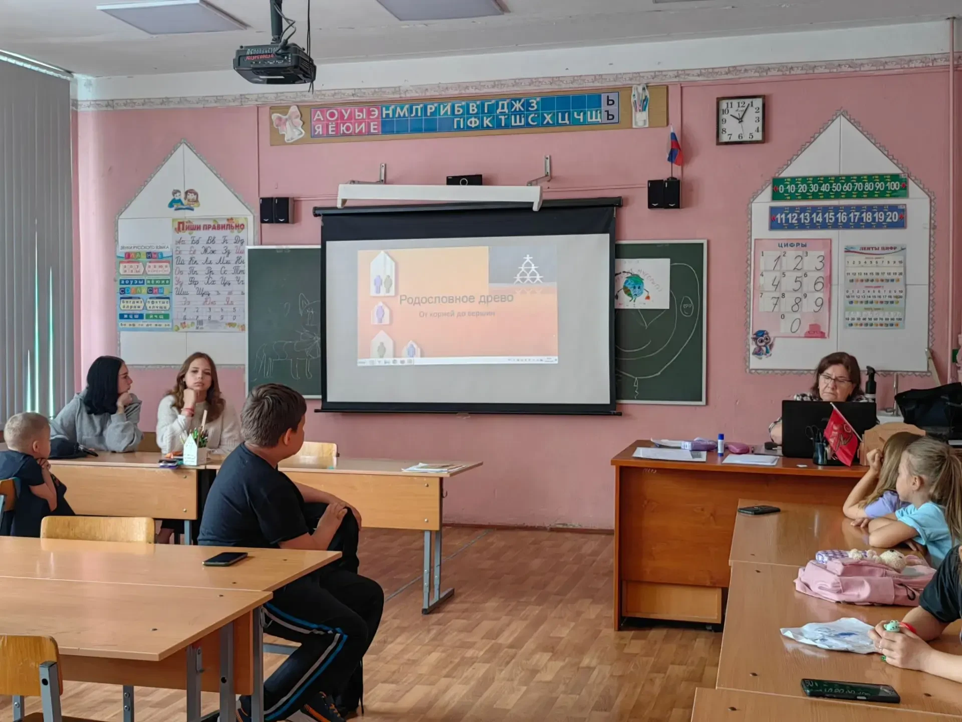 День под номером шестнадцать в пришкольном лагере был посвящён семье. Как обычно,день начался с заря