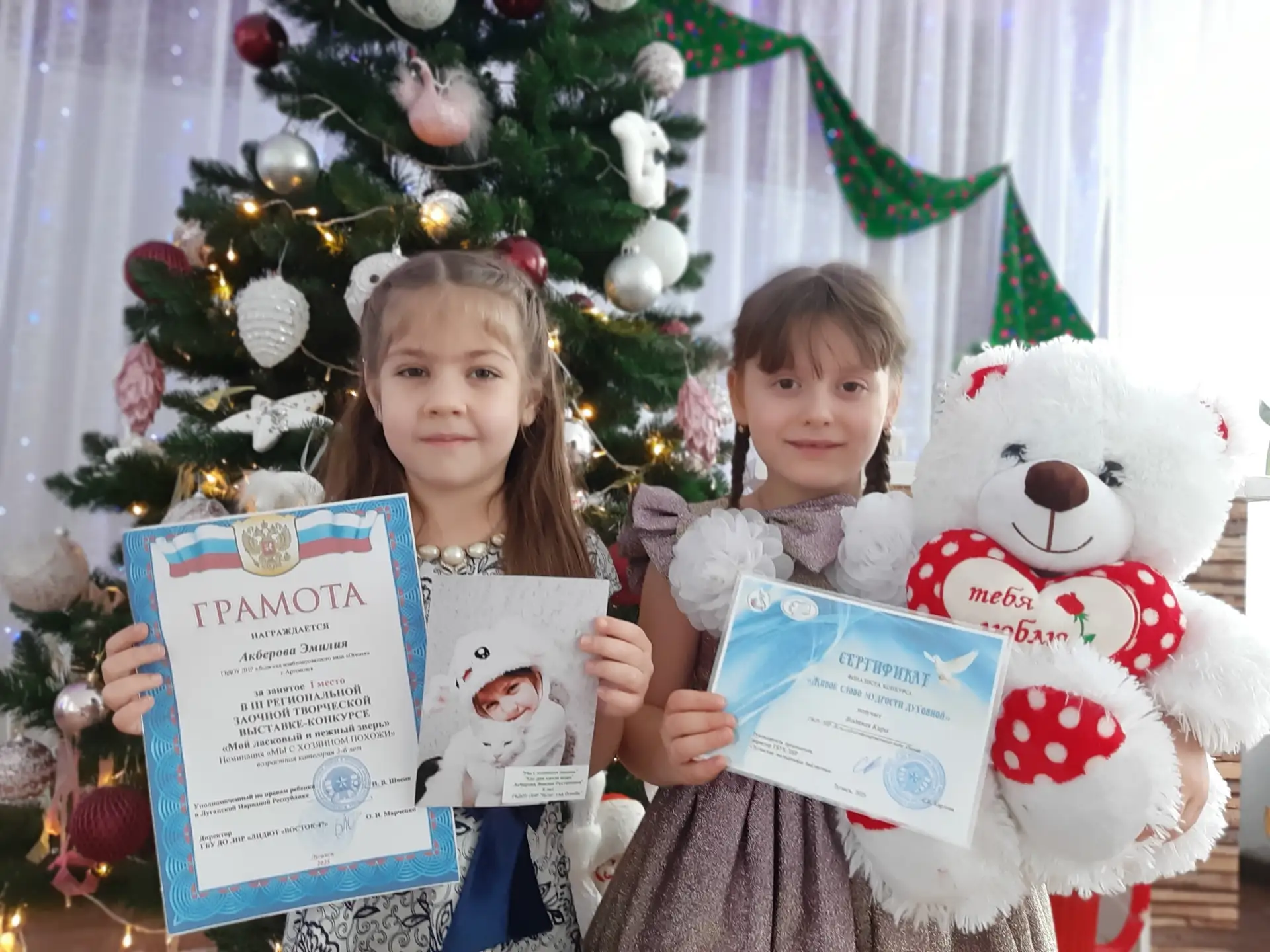 СОЗВЕЗДИЕ ДЕТСКИХ ТАЛАНТОВ НА ТОРЖЕСТВЕННОМ ПРИЕМЕ У ГЛАВЫ ПЕРЕВАЛЬСКОГО ОКРУГА