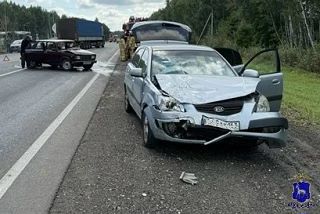 🚗 В Елховском районе при столкновении ВАЗ и Kia Rio пострадали два человека