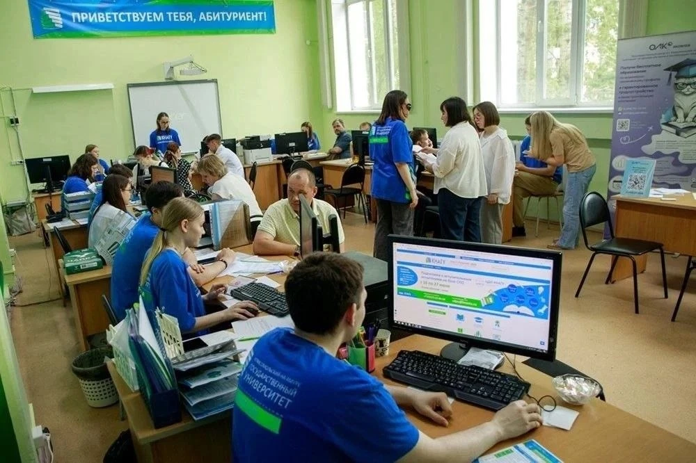 С завтрашнего дня в Хабаровском крае стартует приёмная кампания. Абитуриентам доступно 5695 бюджетны