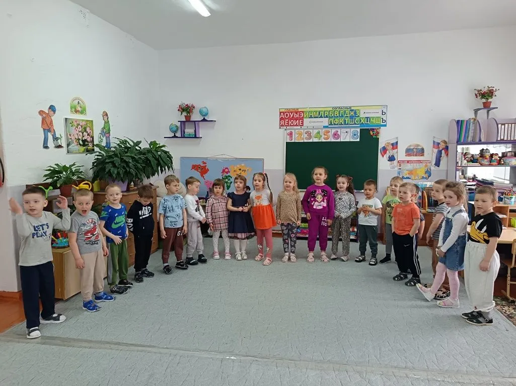 👨‍👩‍👧‍👦 РОДНЫЕ ЛЮДИ: День семьи в группе «Незабудки» 🌼✨