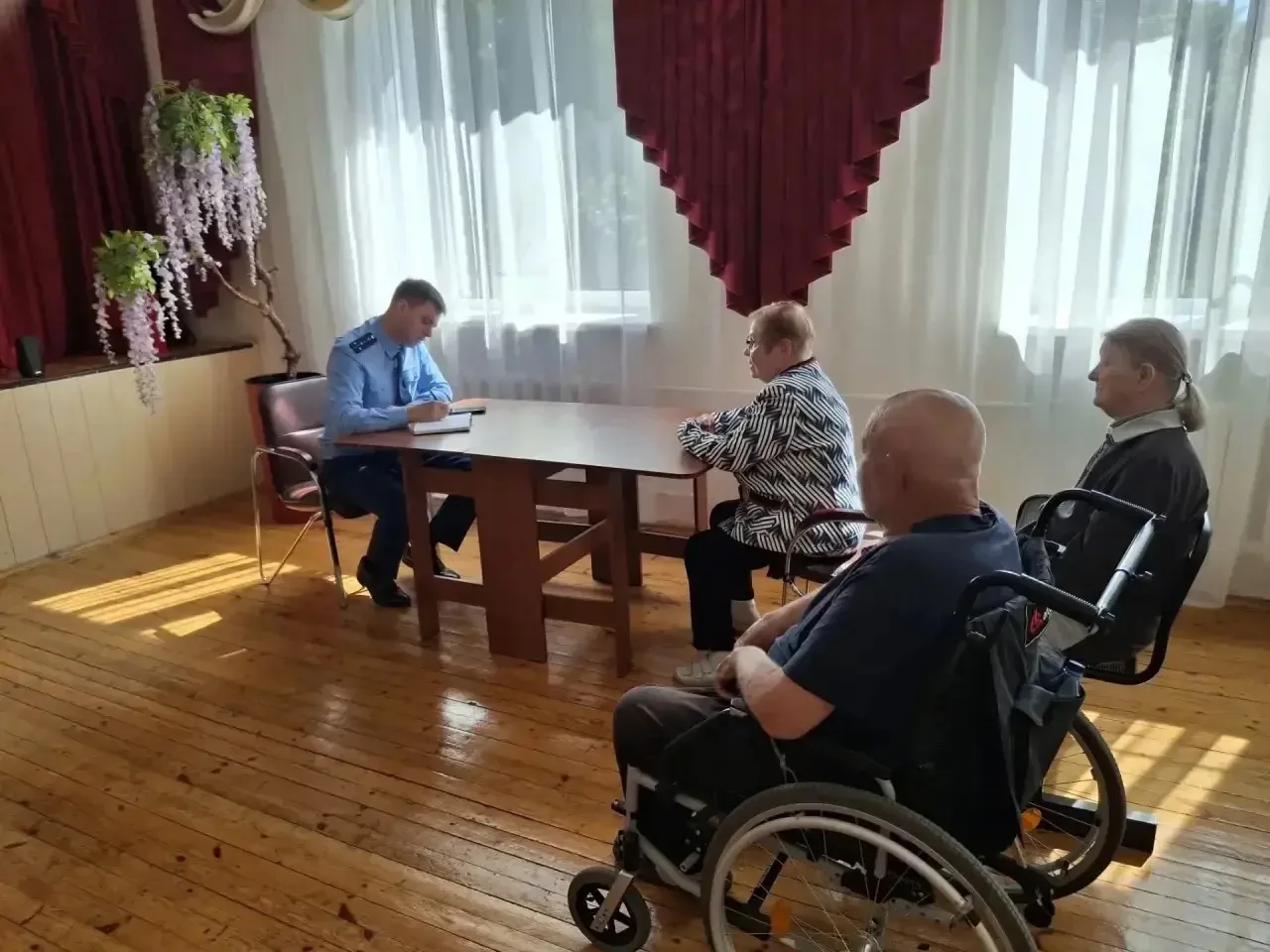 Прокуратура Пушкиногорского района  провела личный прием в доме ветеранов

В ГБУСО ПО «Пушкиногорски