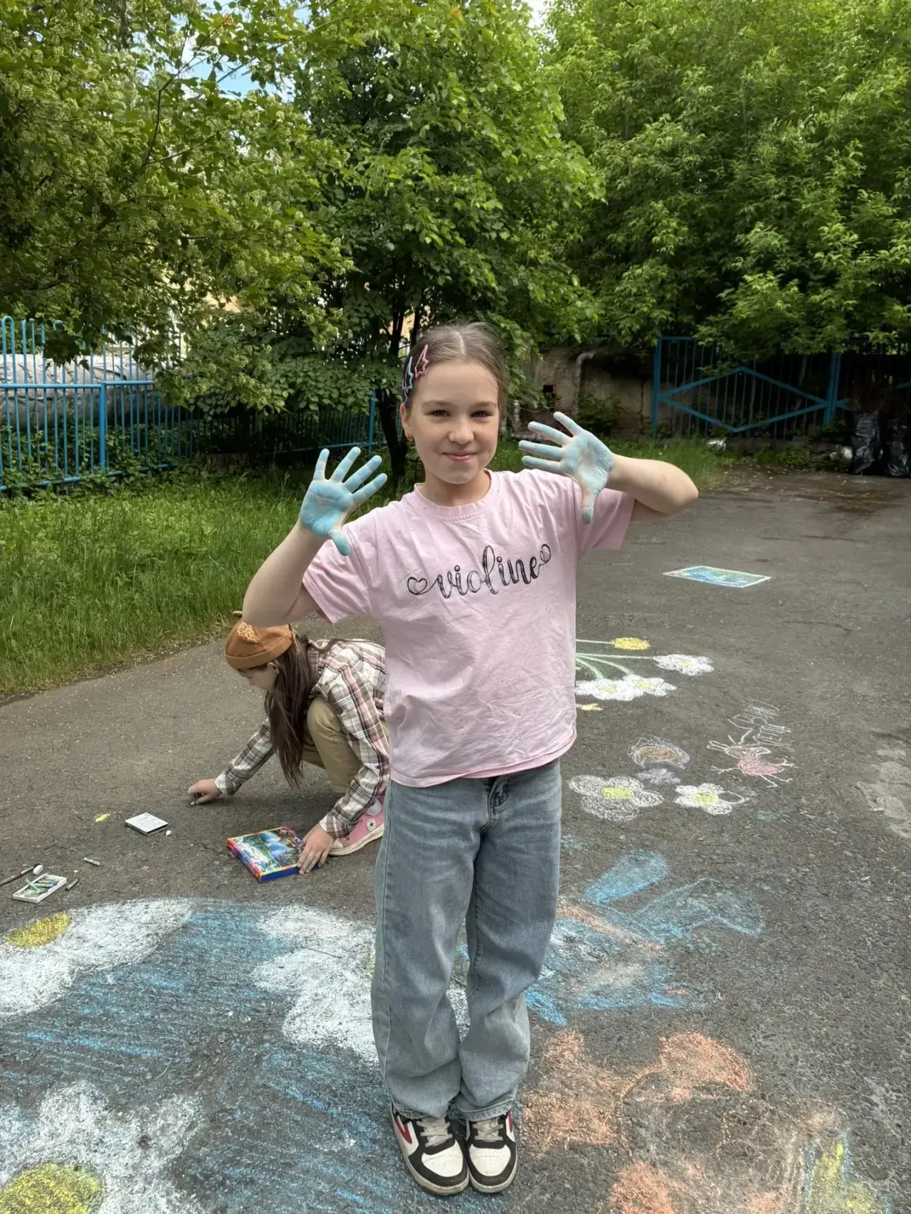 1 июня – День защиты детей: яркие краски на асфальте от юных художников!

1 июня, мир отмечает замеч