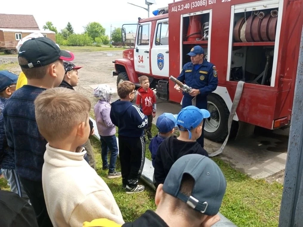 📌Экскурсия в пожарную часть: день важных знаний! 🚒 

✔️Сегодня ребята нашего лагеря побывали в гос