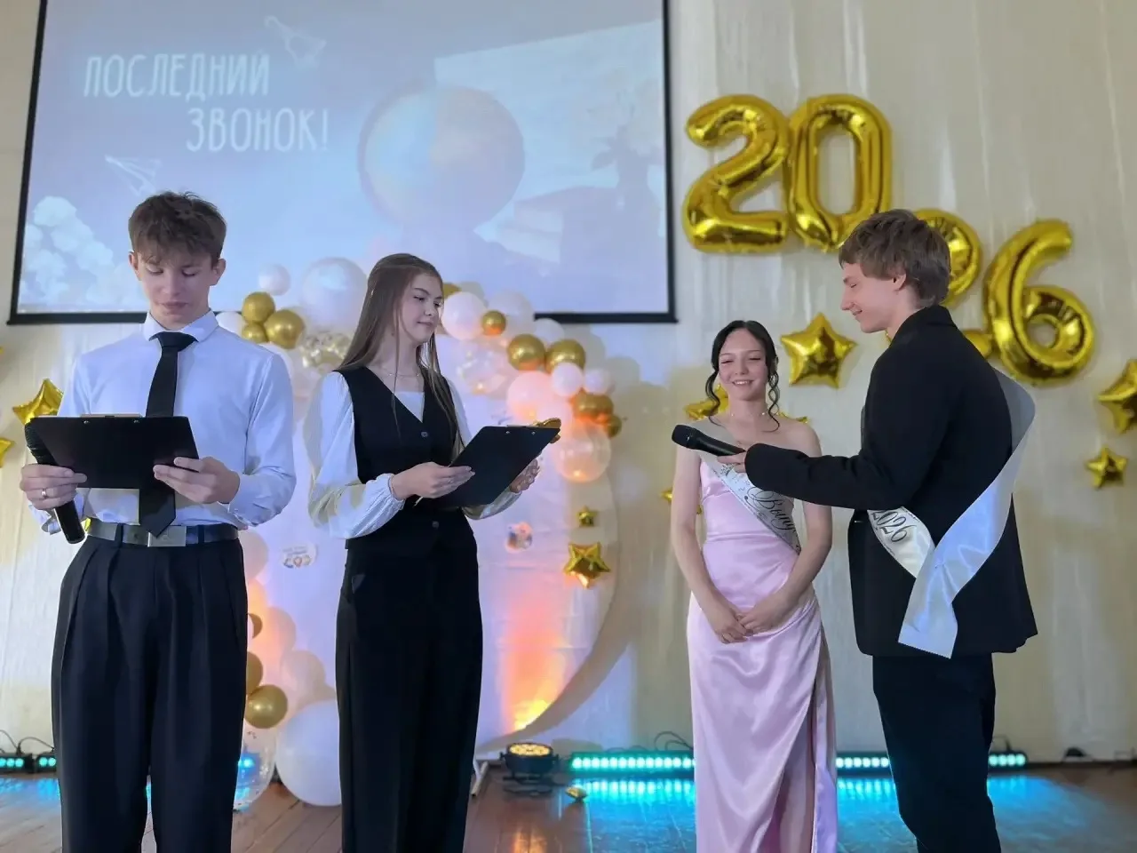 В нашей школе прошел «Последний звонок»🎓

Девятиклассники с особым трепетом и волнением простились 
