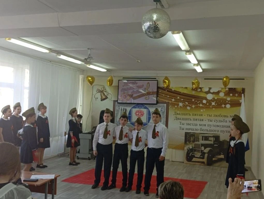 🎶🏆 Итоги школьного конкурса инсценированной военной песни «На привале» (1 корпус) 🇷🇺В нашей школе за