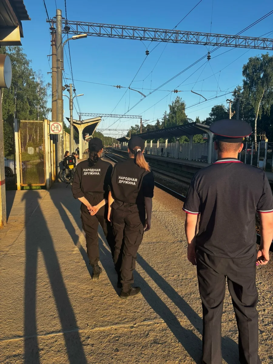 Народная дружина провела рейды на станциях Чкаловская и Щёлково 🚆