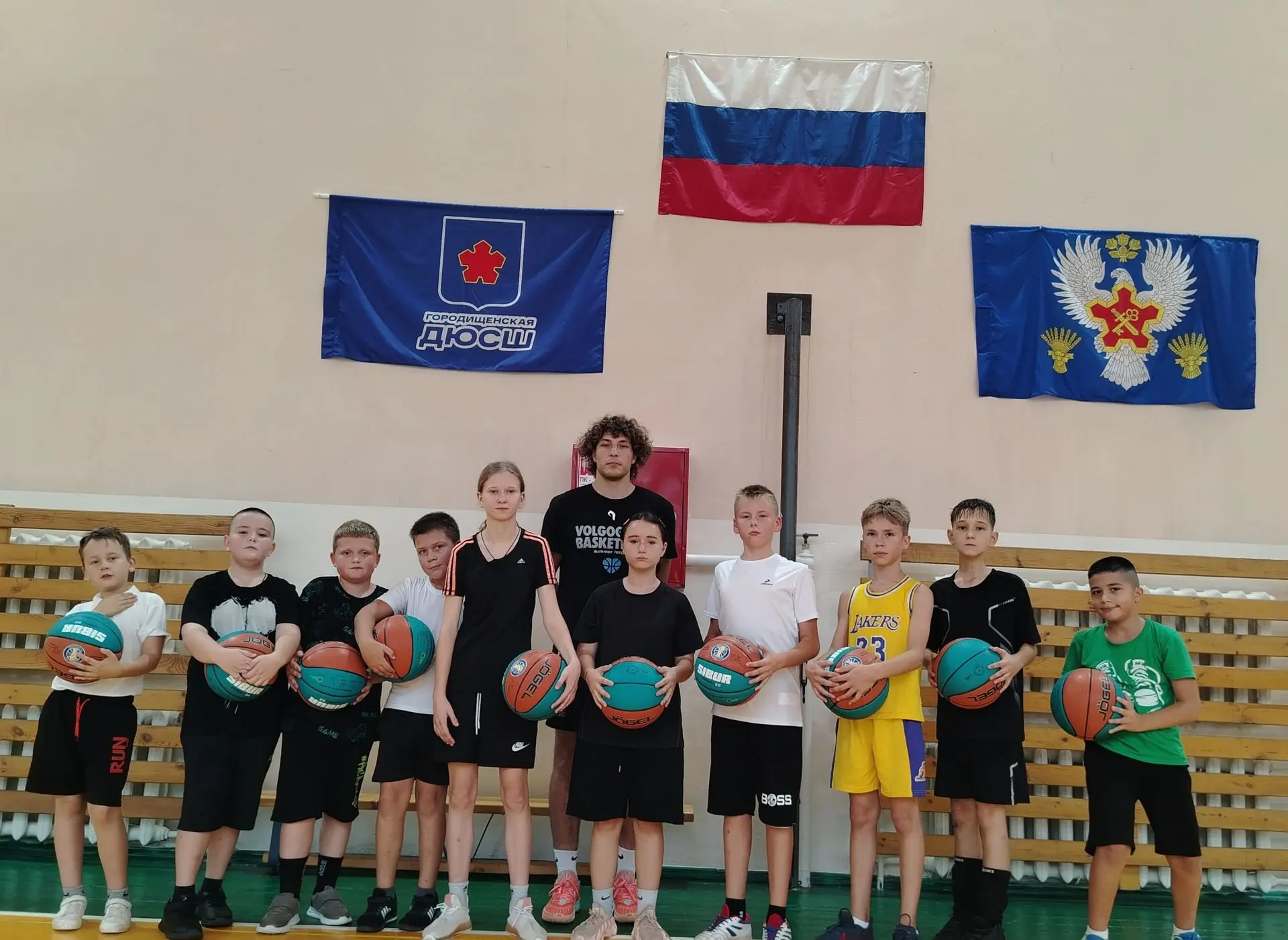 🏀 Сегодня на площадке был особенный день — наша третья тренировка по баскетболу!