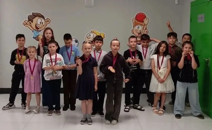 🏆 «РЕКОРДЫ НАШЕГО ЛАГЕРЯ»: ИТОГИ И ПОБЕДИТЕЛИ! 🏆

Сегодня в нашем пришкольном лагере было по-насто