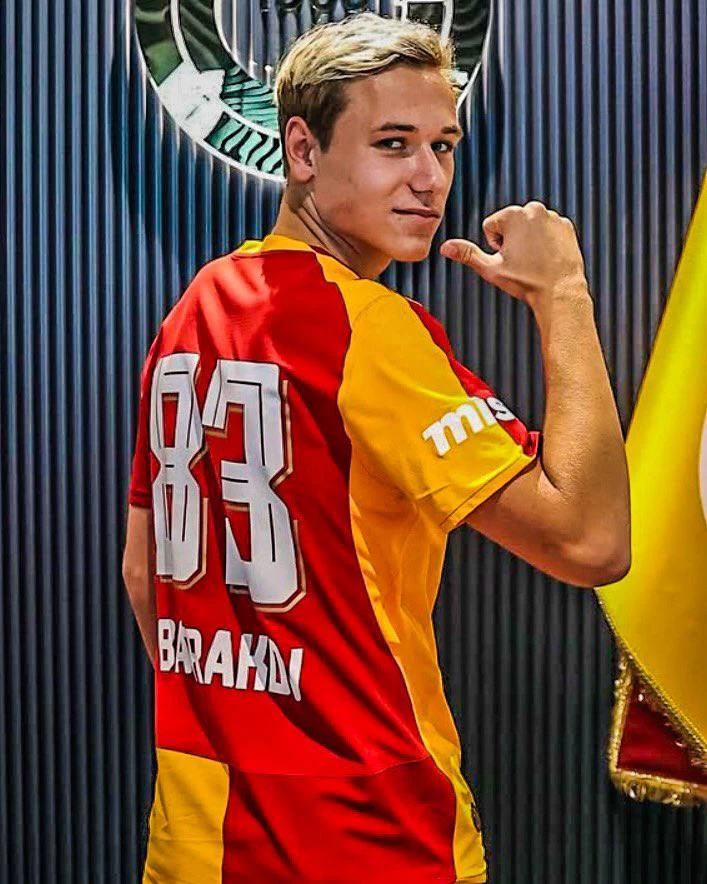🔴🟡«Галатасарай» подписал 21‑летнего Алексея Батракова из московского «Локомотива».