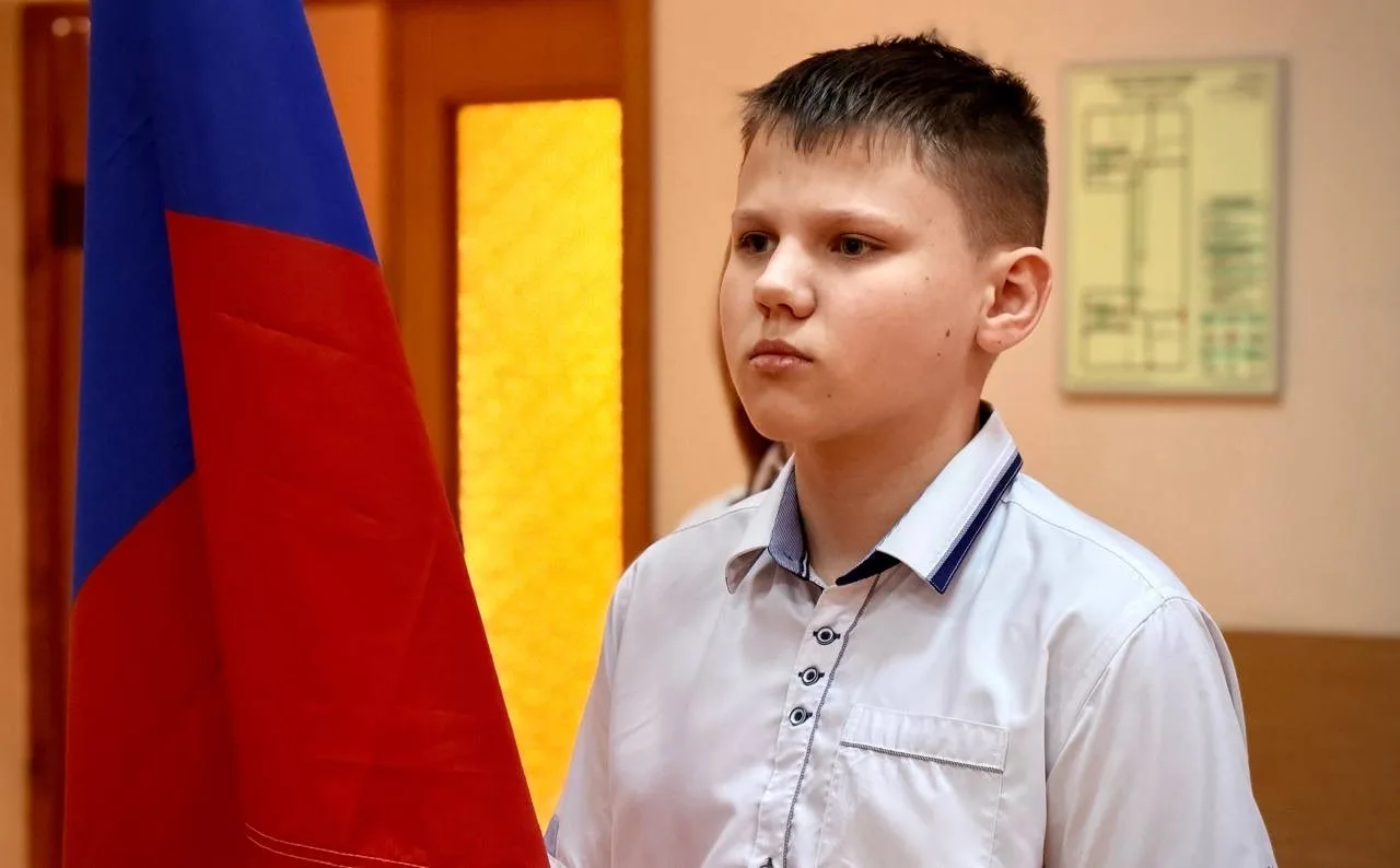 🇷🇺 Учебный день начался с торжественной церемонии поднятия Государственного флага Российской Федерац