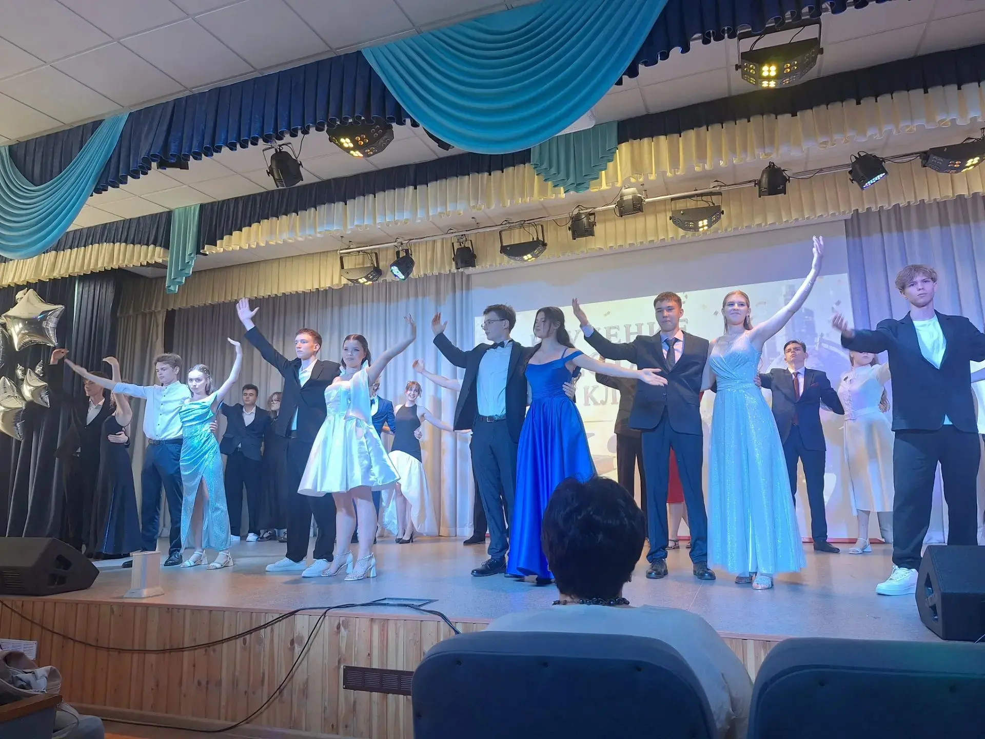 ✨️Яркий финал школьной жизни! 🔔 30.06.2026г. выпускники получили свои первые документы о среднем об