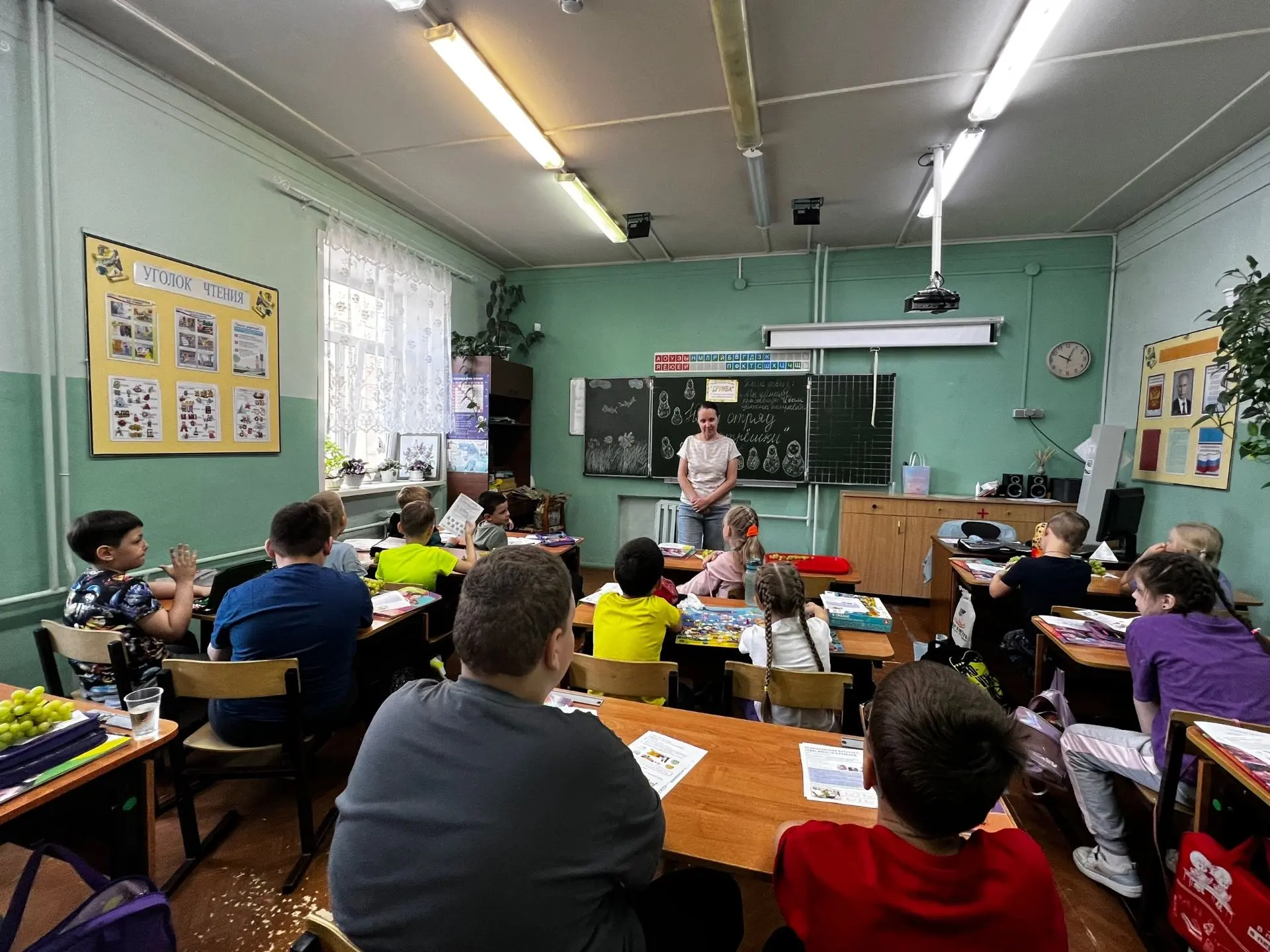 📅Двенадцатый день в школьном лагере  "Дружба"
✨Путешествие по народам России: экскурсия в детскую б