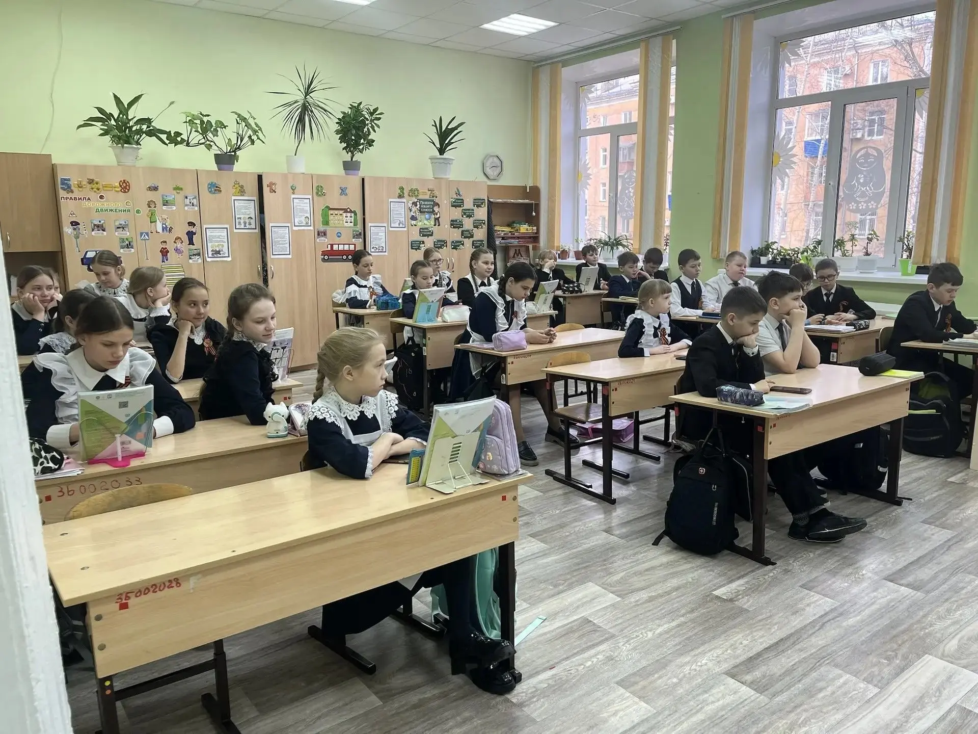 7 мая ученицы старшей школы Елизавета С., Лилия В. и Камила Р. организовали для ребят 4-х классов ув