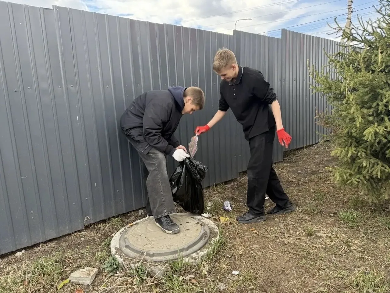 Одна команда — одно большое дело!   Наши волонтеры продолжают преображать мир вокруг себя. На этой н