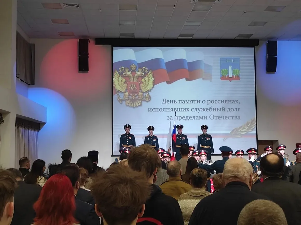 Сегодня Юнармейцы МБОУ гимназии 2 приняли участие в торжественном мероприятии,посвященном Дню памяти
