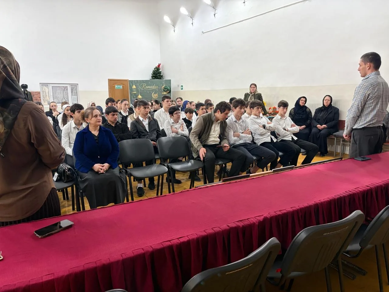 🌟 «Мы храним память о героях»: Урок Мужества от матери Героя  🗓️В стенах нашей гимназии прошёл трога