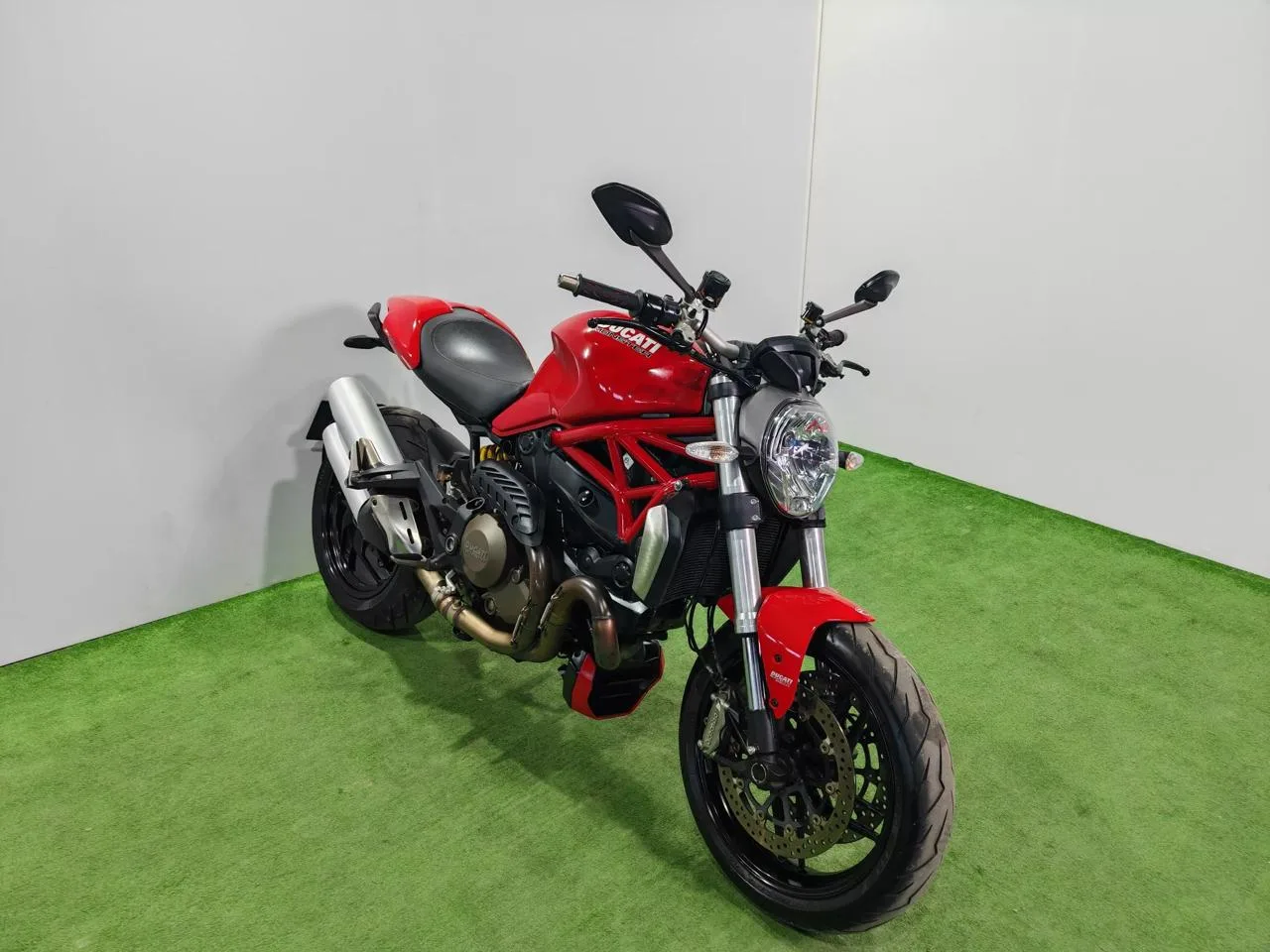 DUCATI MONSTER 1200 в наличии во Владивостоке  Характеристики:  - 2014 год - объем 1200 см3 - Аукцио