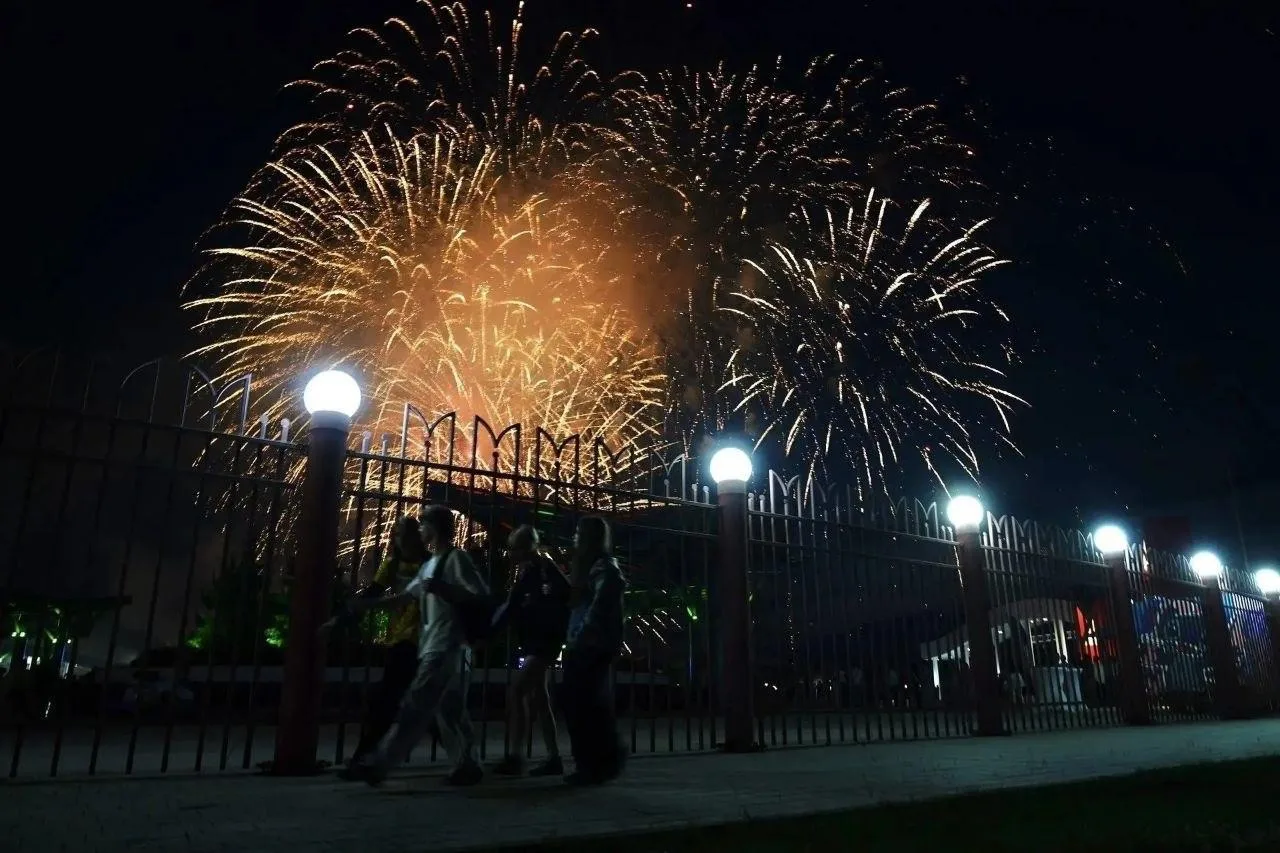 🎆Еще немного кадров вчерашнего праздничного салюта в честь Дня города и Дня России