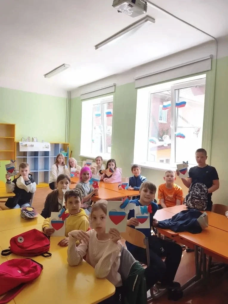🇷🇺 День России в гимназии «Вектор»! 🎉☀️ 
Сегодня в нашем школьном лагере прошёл увлекательный мас