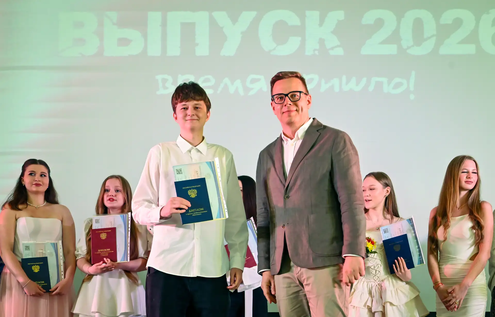 ⚡ Первые дипломы уже вручены!

В колледже на Каменноостровском проспекте в эти дни проходят торжеств
