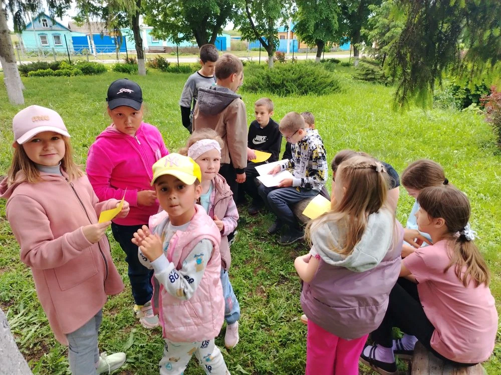🤷 Вы, наверное, думаете, что день в лагере – это только игры и веселье? А вот и нет! С...
