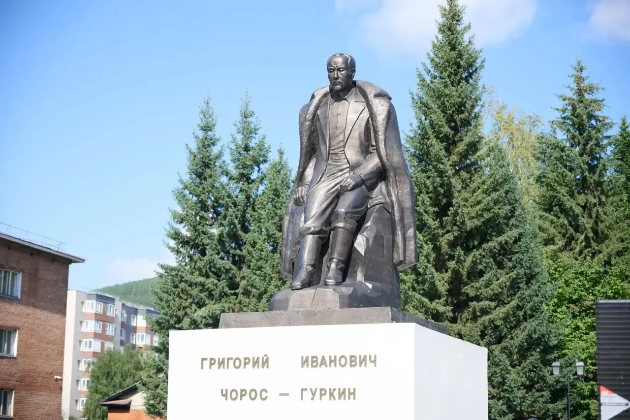 В Горно-Алтайске открыт после благоустройства Сквер имени Г.И. Чорос-Гуркина.