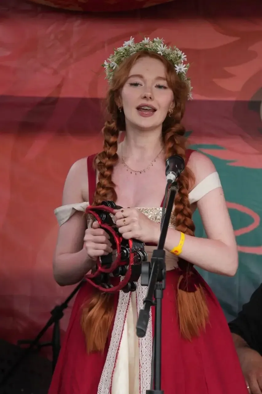 Немного фоток с жаркого Вереска🔥

Из метро 🏴‍☠️