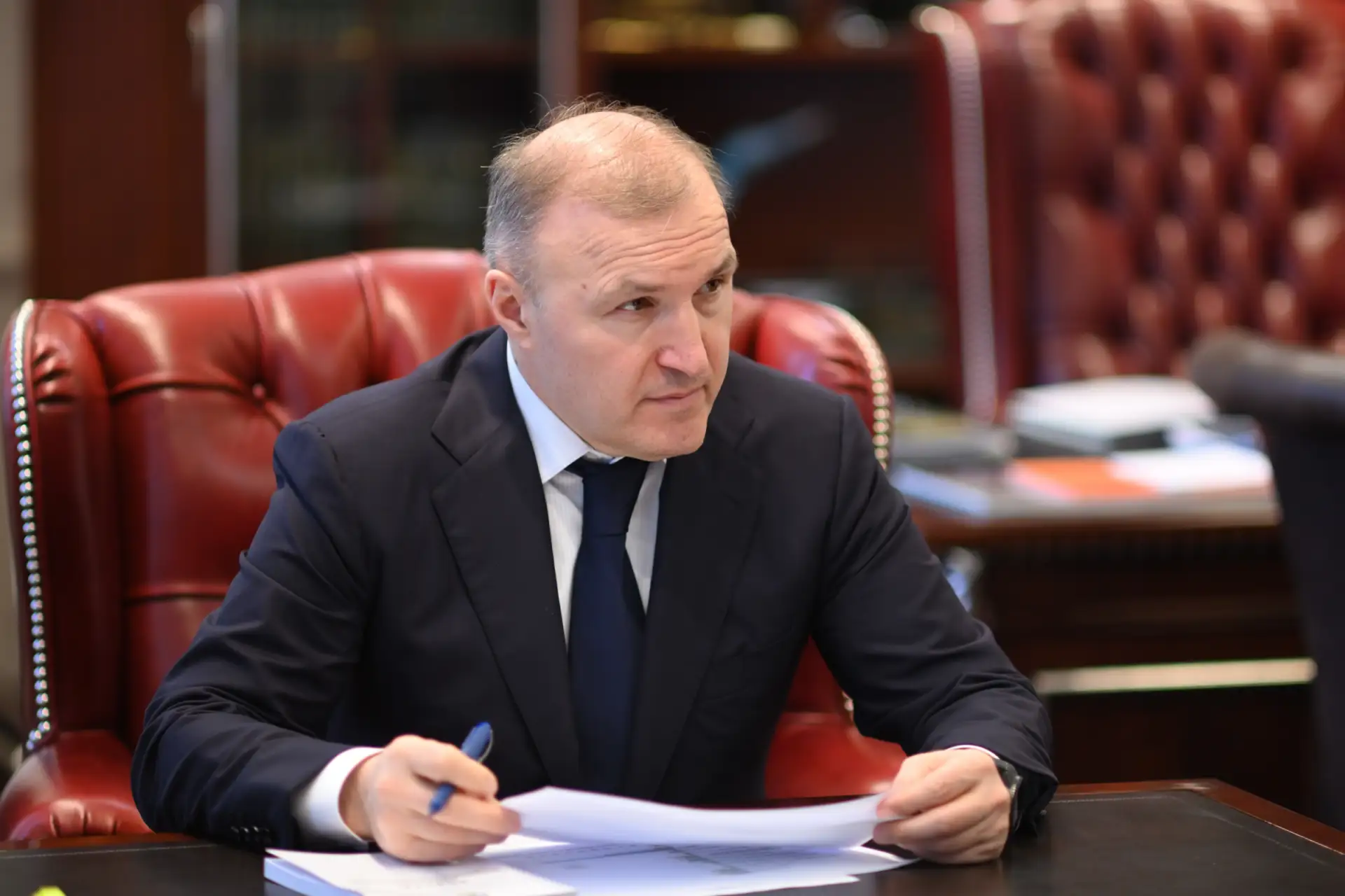Мурат Кумпилов заслушал доклад Уполномоченного по правам человека в Адыгее  В Доме правительства рес