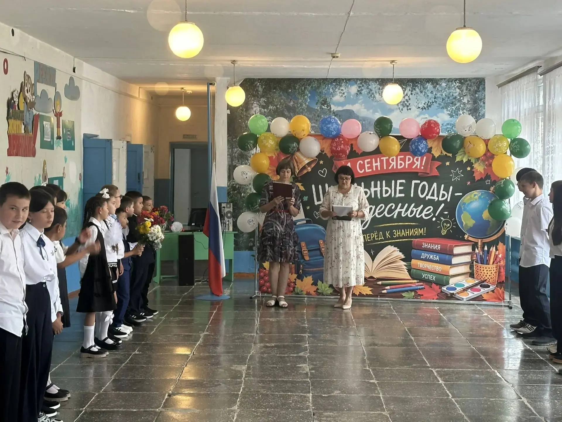 🎉 С Днём знаний! 🎉Сегодня, 1 сентября, в МОУ "СОШ п. Новозаволжский" прошла торжестве...