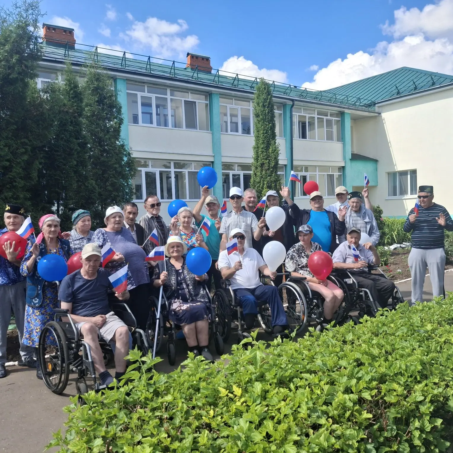 Сегодня, 12 июня, мы отмечаем День России!
От всей души поздравляем всех с этим великим праздником! 