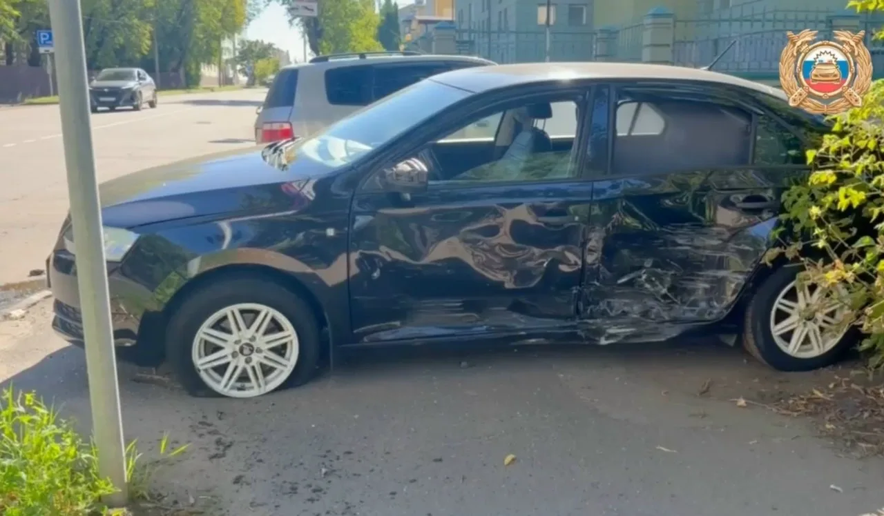 В Ярославской области иномарка-участница ДТП сбила трех человек на тротуаре