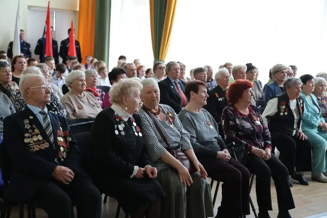 «Никто не забыт». В Каменске-Уральском узники фашистских лагерей посетили школу № 34.  Международный