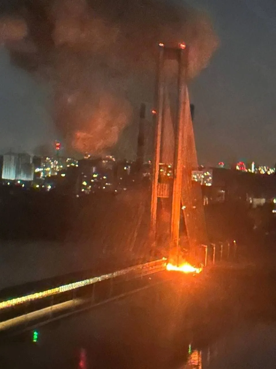 В Киеве вновь прилёты по Южному мосту