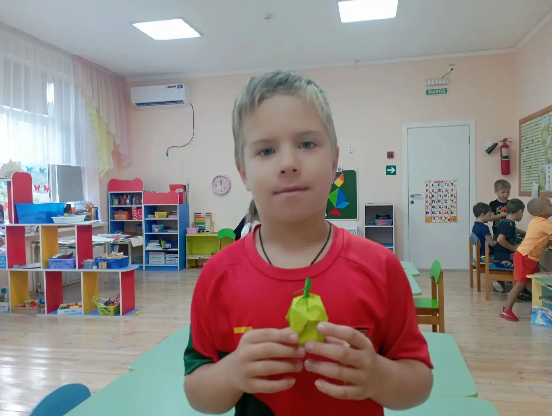 Когда плоский лист бумаги превращается в объёмную фигуру,детской радости и счастью нет ...