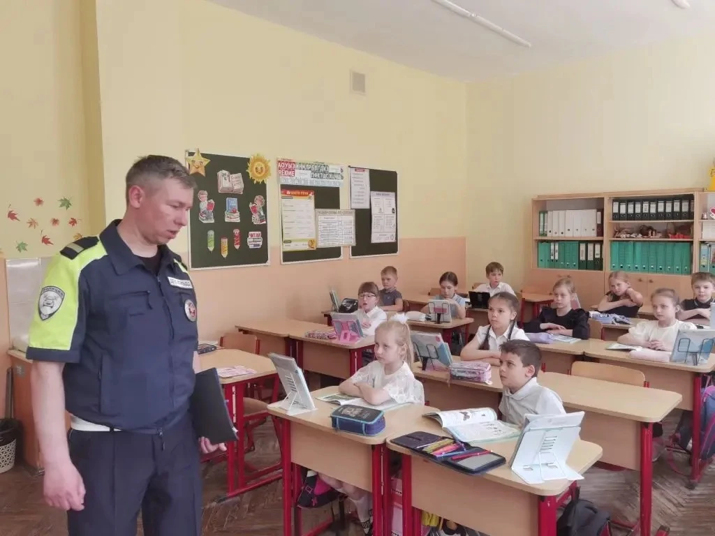 🛣️БЕЗОПАСНОСТЬ ДВИЖЕНИЯ   👮Сегодня  инспектор ДПС лейтенант полиции Макушин Андрей Викторович провел
