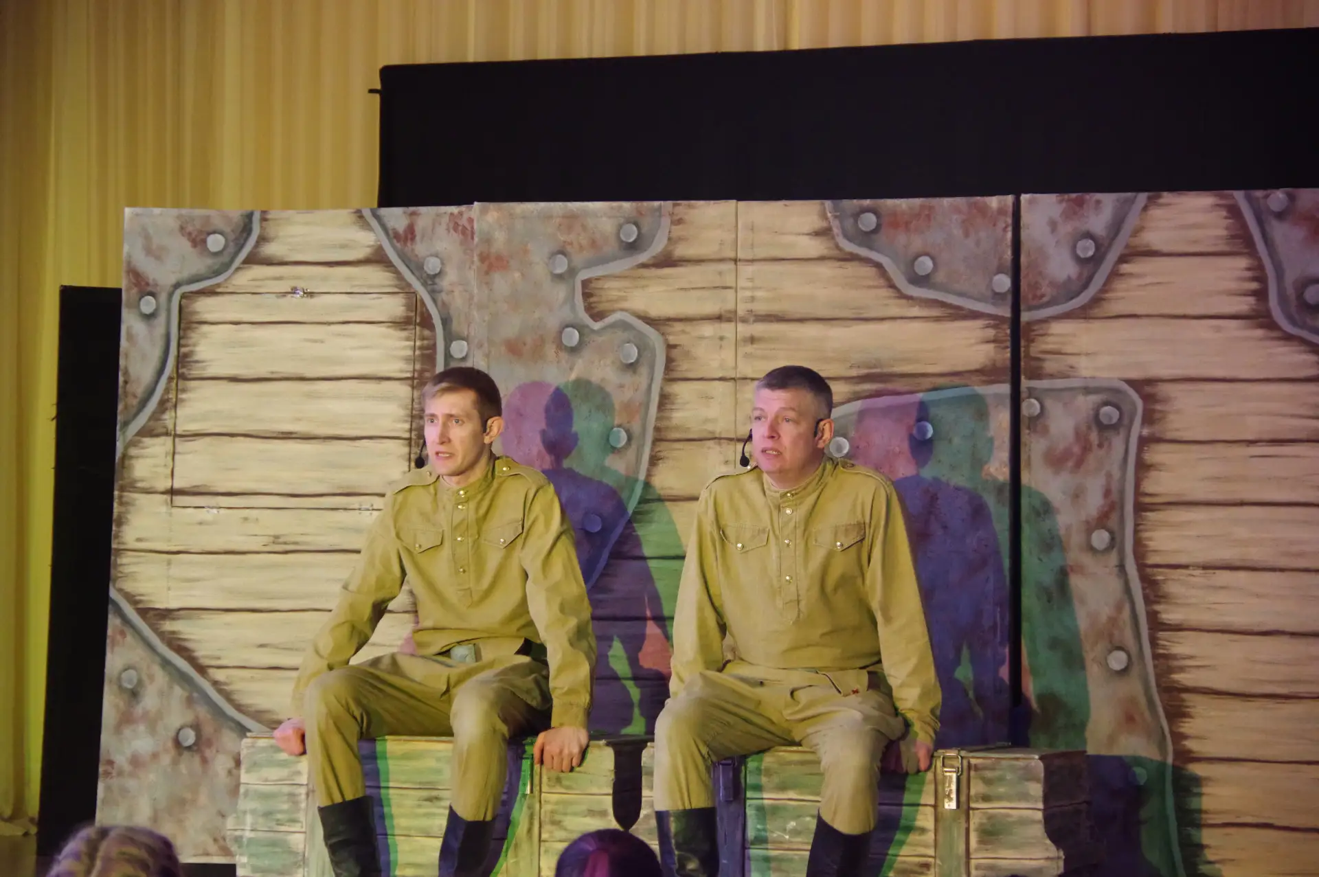 ✨ 12–13 мая театр актёра и куклы «Петрушка» показал в школе спектакль «Теркин» по поэме...