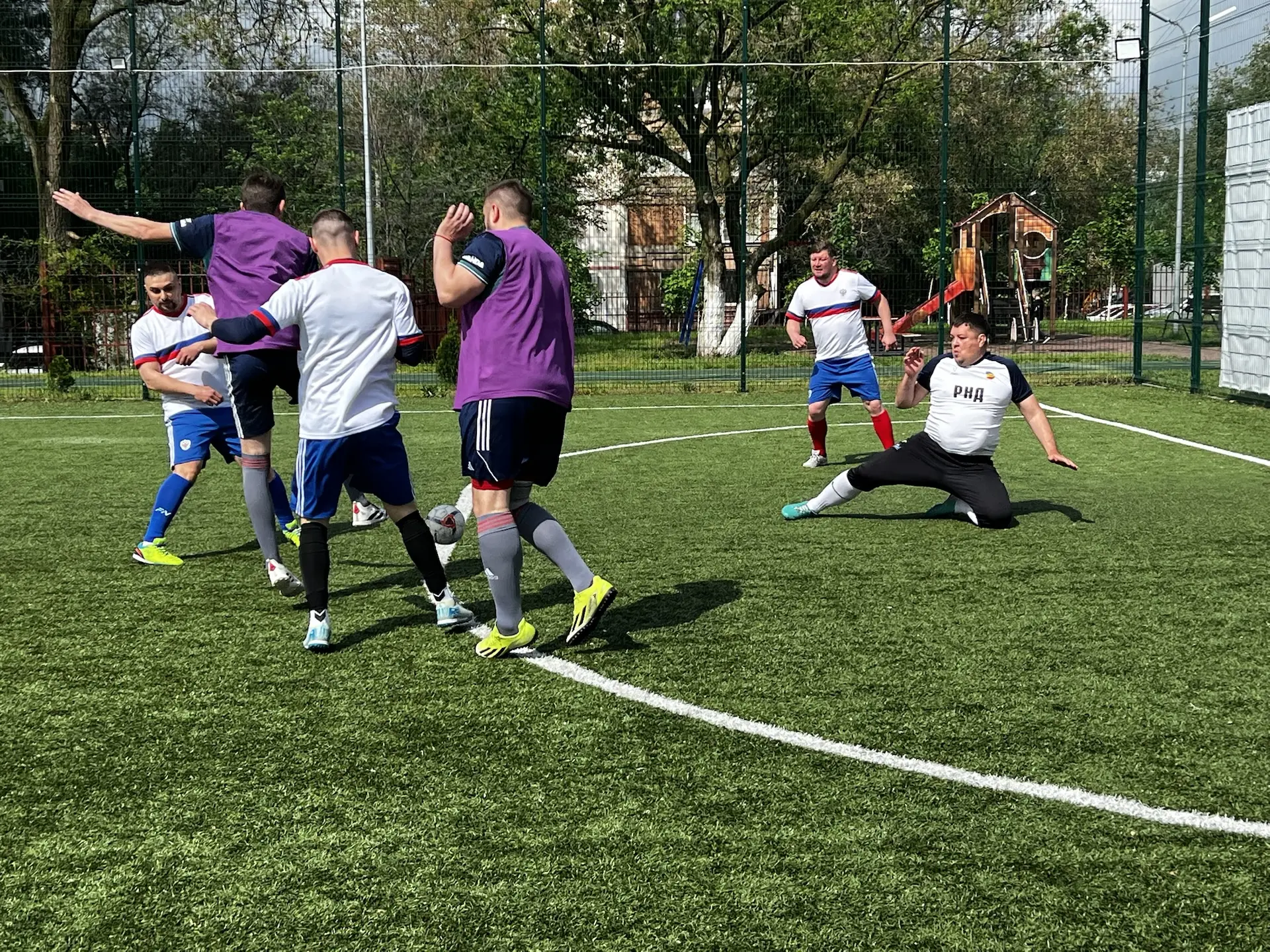 ⚽️ «Турнир отцов» — игра была жаркой! 🔥  Сегодня наши папы доказали, что спортивный дух жив и в зрел