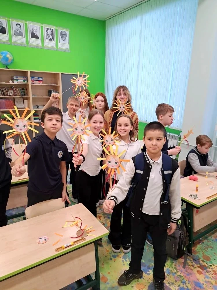 ТРАДИЦИИ В #МАОУСОШ222 ✅  Вчера в нашей школе состоялась замечательная благотворительная ярмарка "Ши