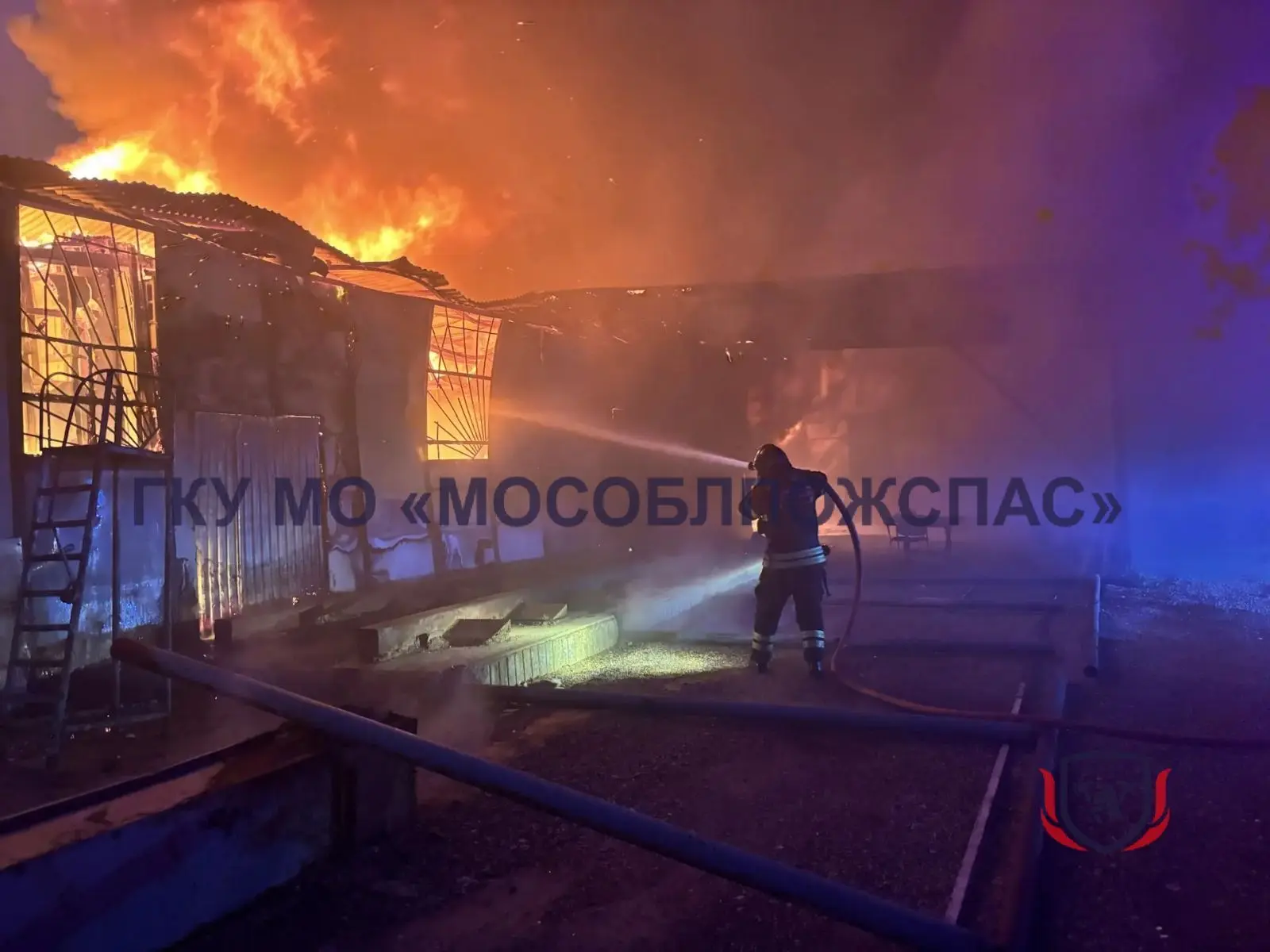 🛑Пожар в производственном здании в деревне Сухарево  🚒Сегодня ночью в округе #Мытищи огнеборцы тушил